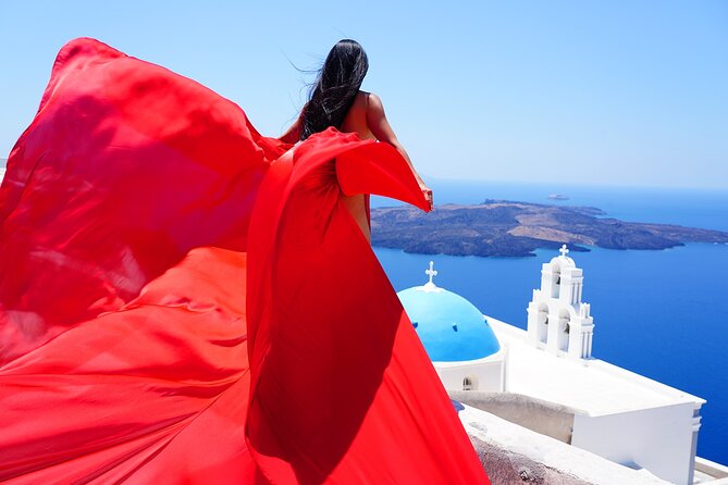 Private Flying Dress Photoshoot 2h in Santorini, Pick up Included - Professionalism and Assistance