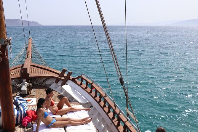 Sailing the Saronic Gulf: Agistri, Moni & Aegina All-Day Cruise - Onboard Experiences and Amenities