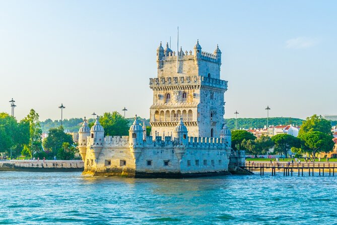 Sunset Boat Tour in Lisbon With Wine - Enjoying the Sunset and Wine Tasting