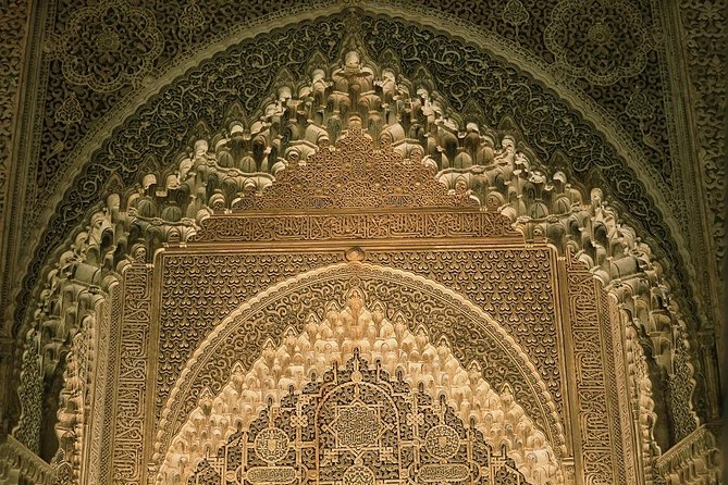 Alhambra Skip-The-Line Private Tour Including Nasrid Palaces - Discovering the Nasrid Palaces