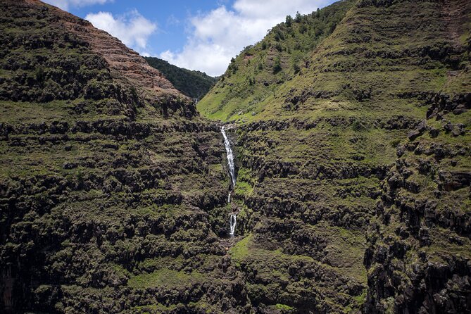 Kauai Deluxe Waterfall Safari - Pilot Professionalism and Engagement