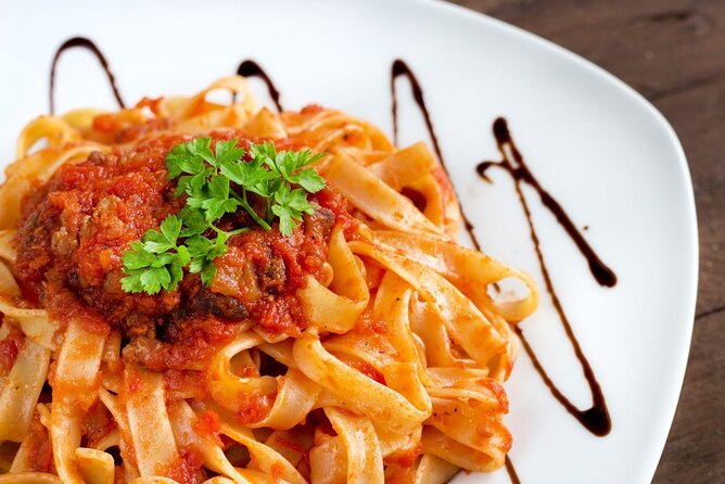 Pasta and Tiramisu Cooking Class in Rome, Piazza Navona - Engaging Instructors