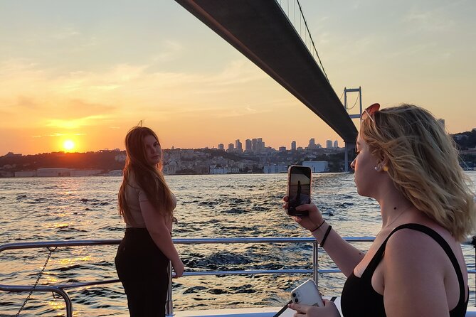 2.5-Hour Bosphorus Sunset Sightseeing Cruise by Luxury Yacht - Sunset Ambiance and Atmosphere