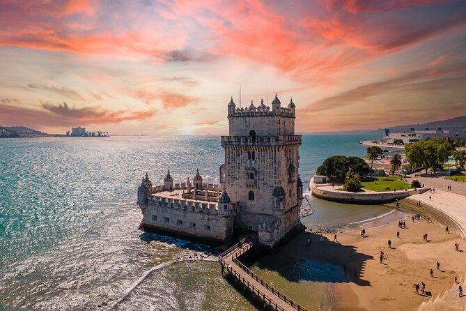 360º Lisbon: Helicopter Flight, Boat Trip and Old Town Walking - Sailing Along the Tagus River