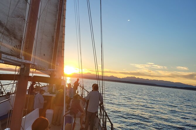 Evening Colors Sunset Sail Tour in Seattle - Vessel and Amenities