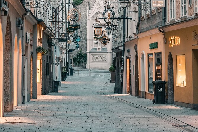 Salzburg Oldtown: Sightseeing Walking Tour With Licensed Local Guide - Printed City Map