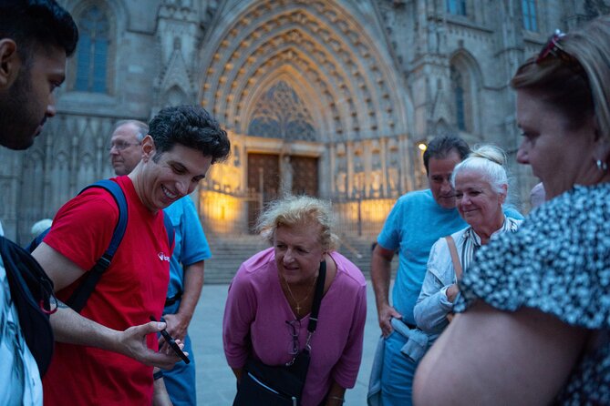 Barcelona: Old Town Evening Food Tour With 8 Tapas & 4 Drinks - Personalized Small Group Experience