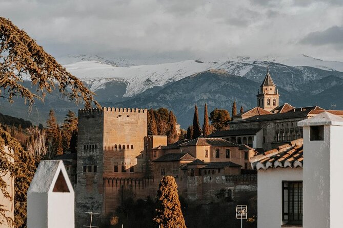 Alhambra With Nazaries Palaces Private Tour - Key Points