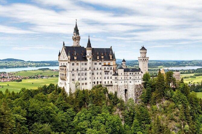 Neuschwanstein Castle by Bus Incl. Bike Ride or Hohenschwangau - Key Points